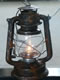 olielamp met ingebouwd vlammend halogeen lampje